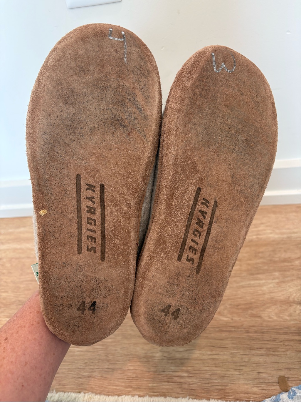 Kyrgies Oatmeal Wool Suede Indoor Slides Slippers Eu 44 Cozy Comfy Fall Natural — image 7 of 8